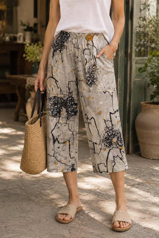 Sketch Chic Print Capris